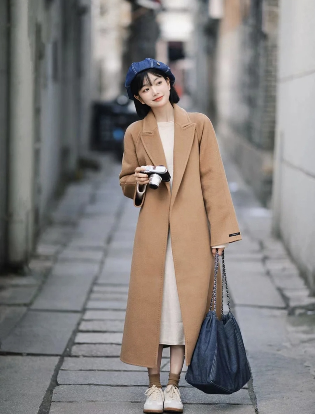 棕色的鞋子棕色大衣怎么搭配衣服,棕色大衣的穿搭技巧