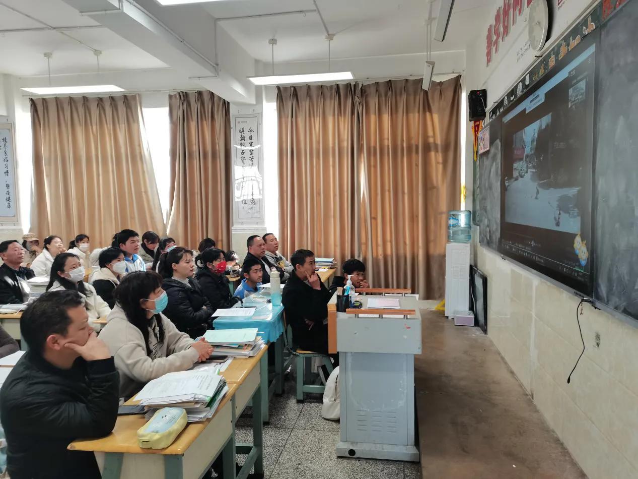 昆明铁路五中,昆明五一节交通安全