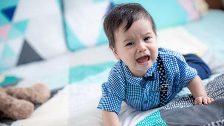 小孩走路太小心怎么办,孩子走路经常撞到东西