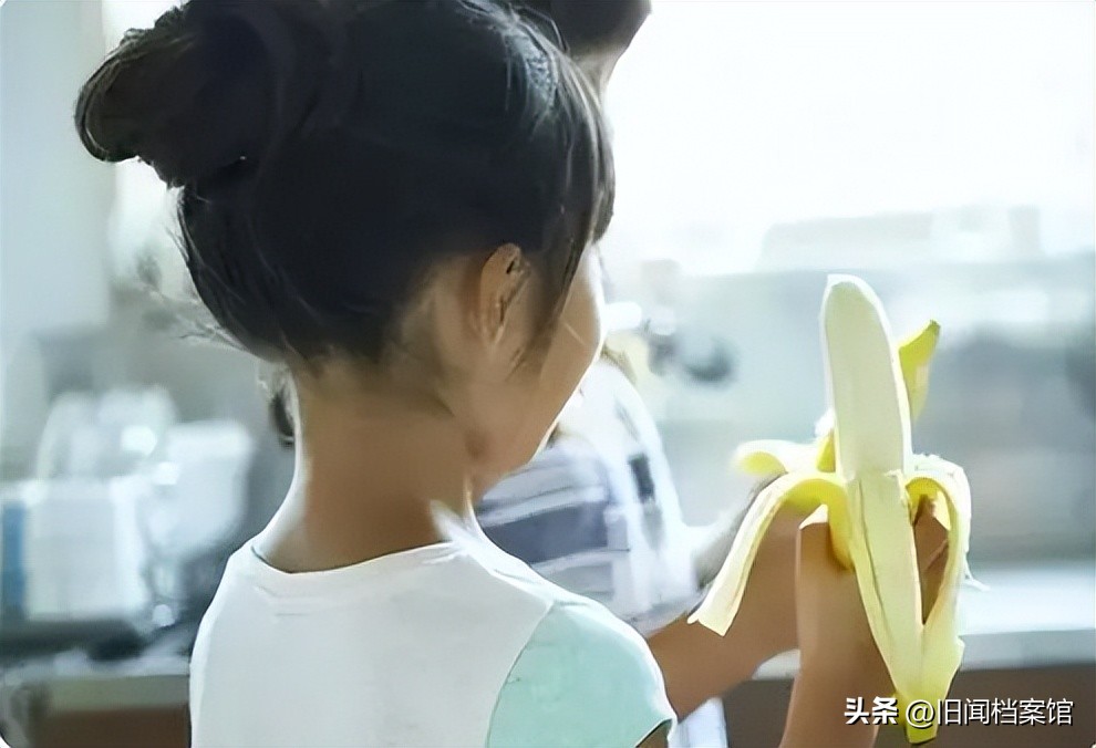 广东五岁女孩吃香蕉噎死事件,5岁小孩吃香蕉噎死了索赔视频