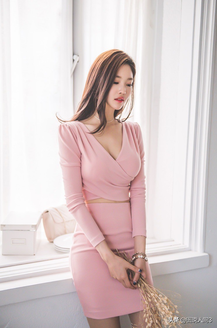 朴正允黄色裙子,朴正允黑色毛衣裙