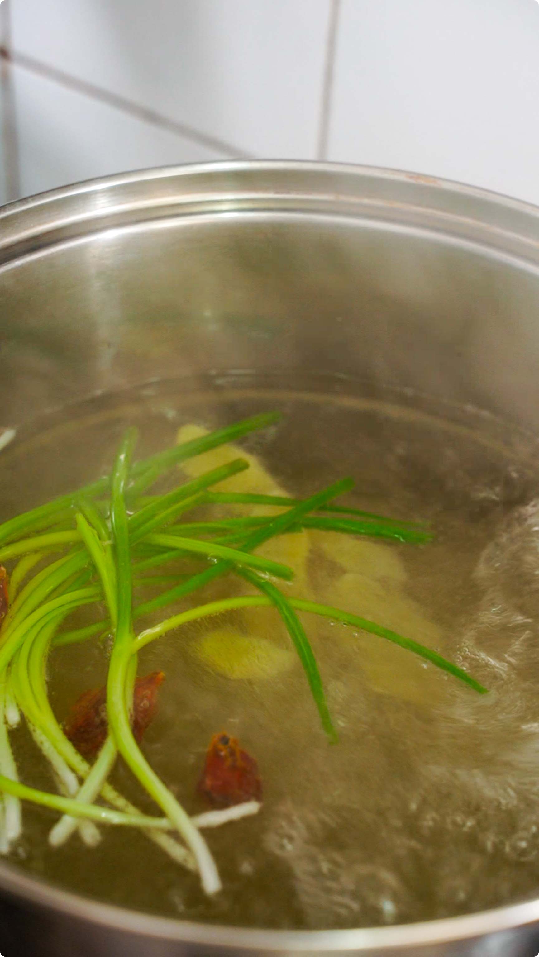 大厨教你做白切鸡视频,白切鸡这样做皮滑肉嫩超简单学会