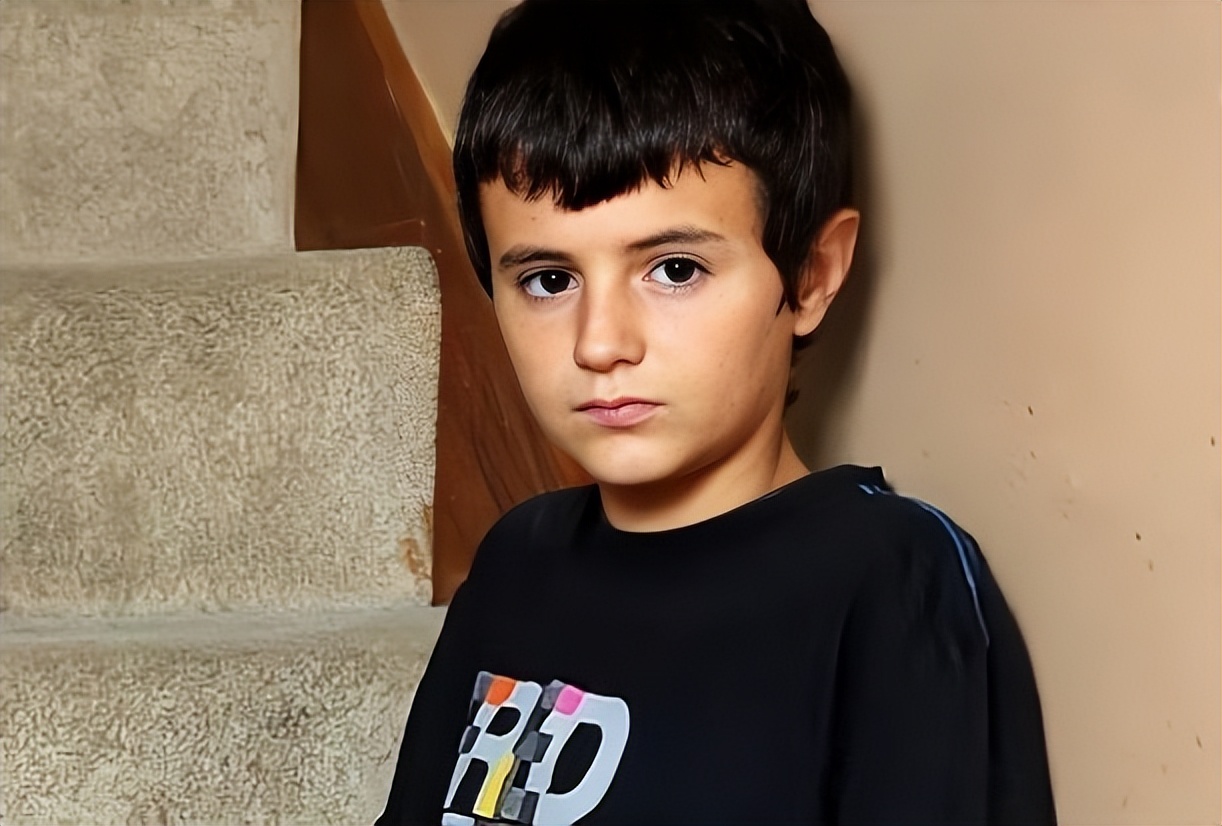 13岁英国男孩喜当父亲事件,13岁英国少年喜当爹多年后结局