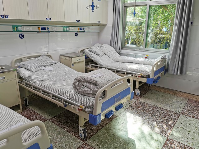 大学校医院的医生待遇怎么样,县级医院医生待遇