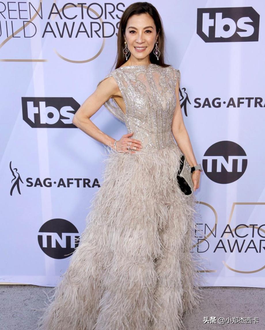 带1000万珠宝进组，谈18年恋爱不结婚，彪悍的人生不需要解释