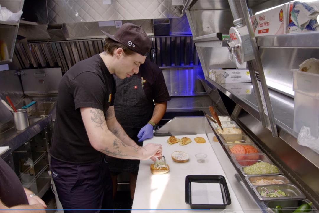 贝嫂儿子掉代言气哭妈妈!“强势母亲”VS“废柴儿子”对比强烈…