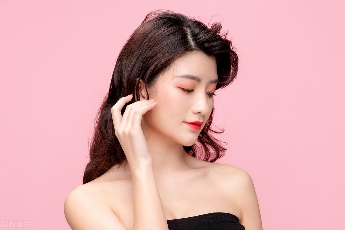 不挑脸型的十款刘海发型,发型推荐女中长法式