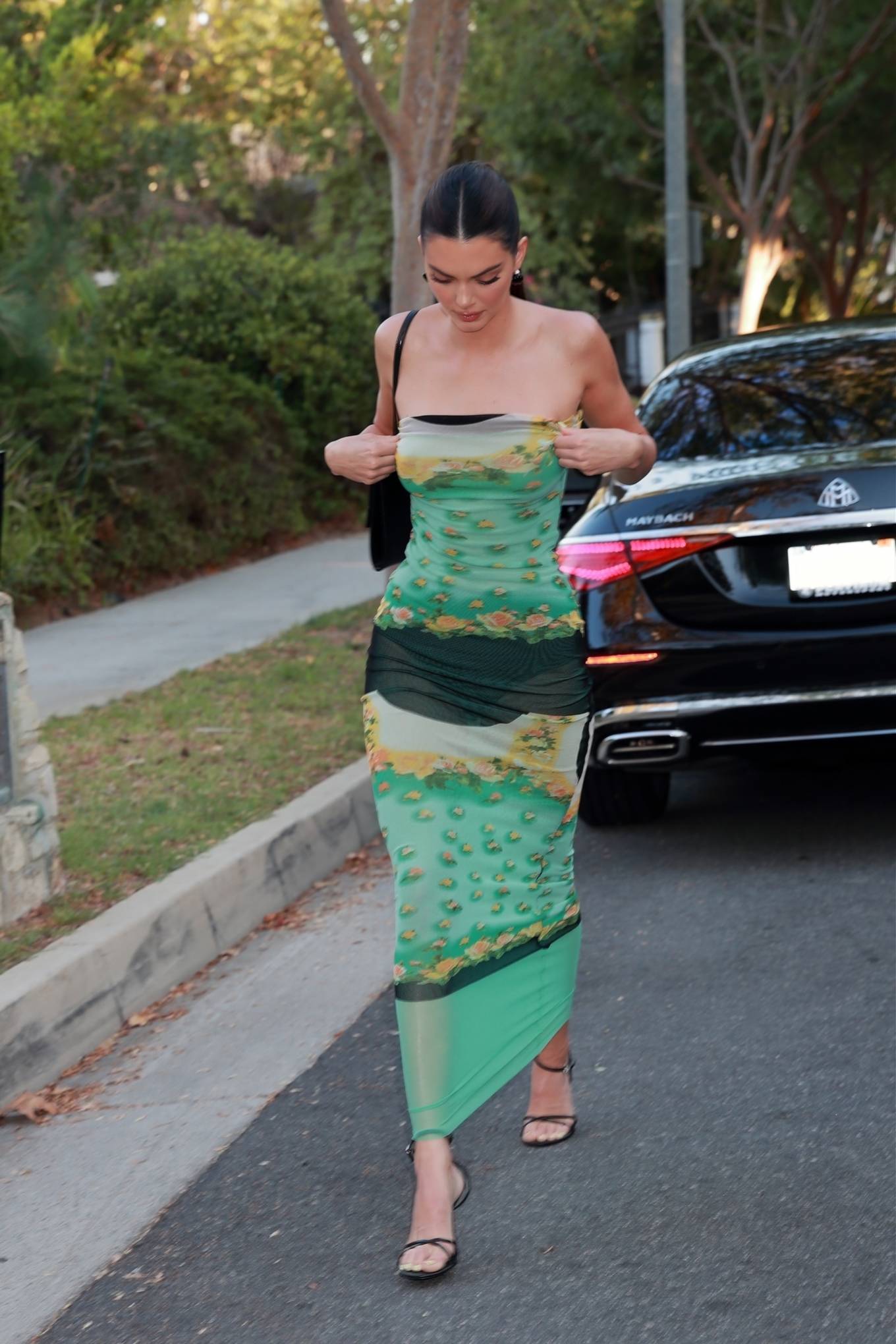 欧美明星最新街拍海报时尚网,每日欧美明星时尚街拍图集