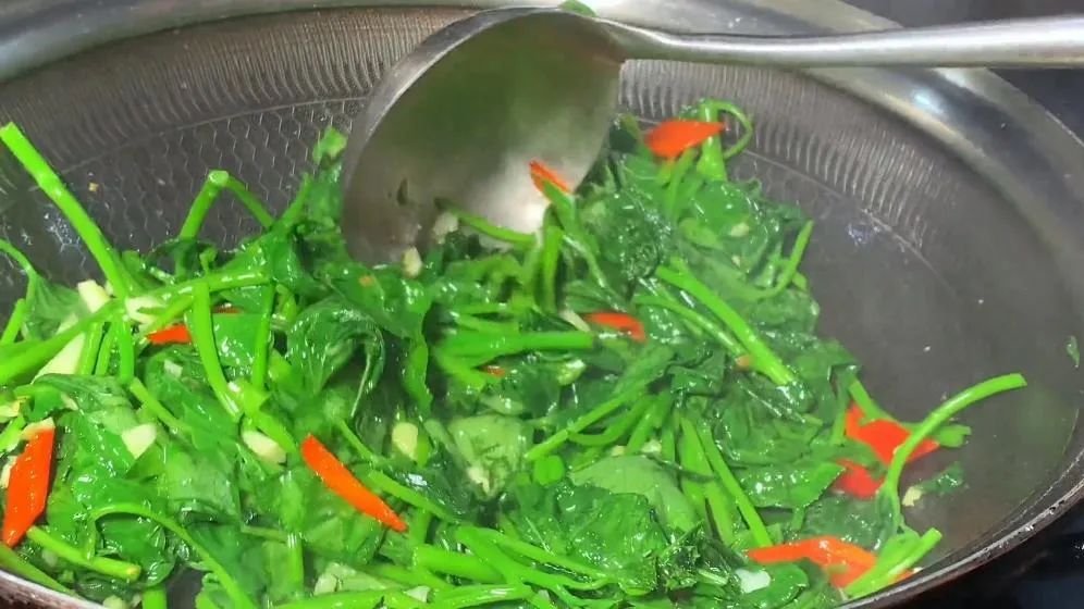 什么食物可以增强免疫力抗病毒 (抗病毒中吃什么食物增加免疫力)