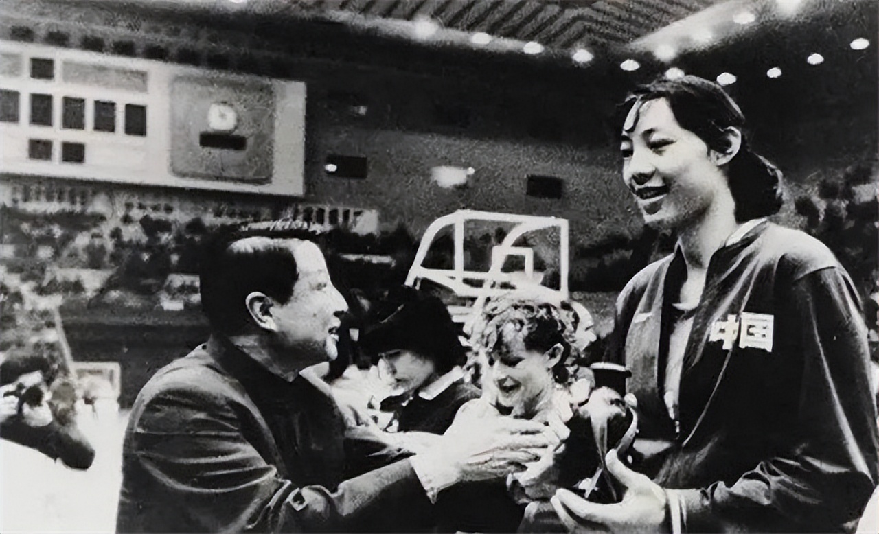 女篮陈月芳年轻时候身高体重,中国女篮巨人陈月芳