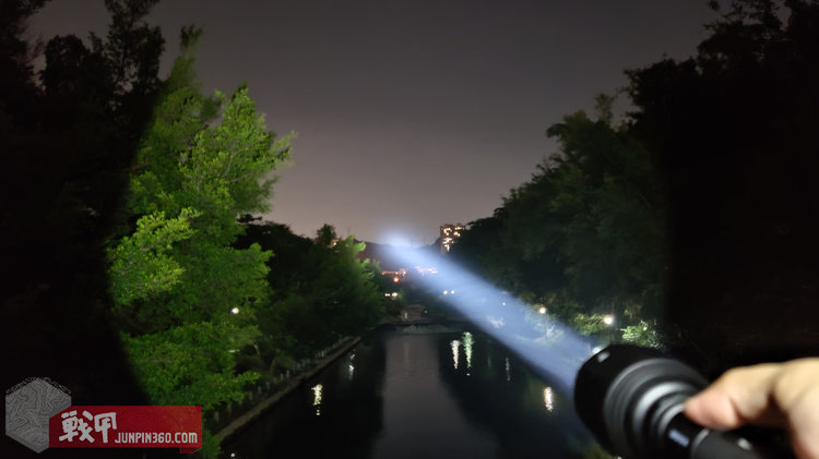 纳丽德p80手电筒远射效果,纳丽德手电筒强光远射