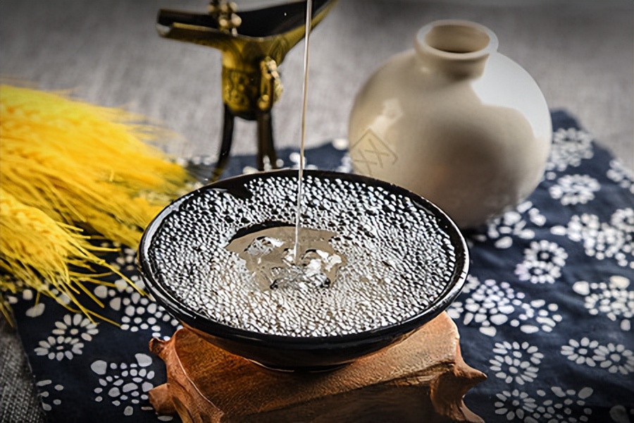 赖茅97公斤庆香港回归多少钱一瓶,庆香港回归特制赖茅多少钱一瓶