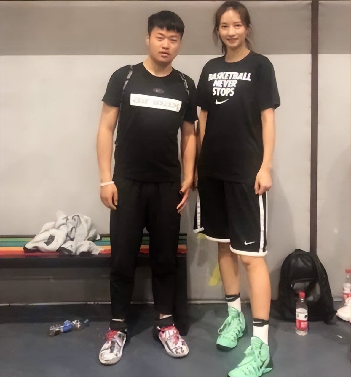 中国女篮王思雨照片好看一点的,徐杰和张茹王思雨身高啥关系