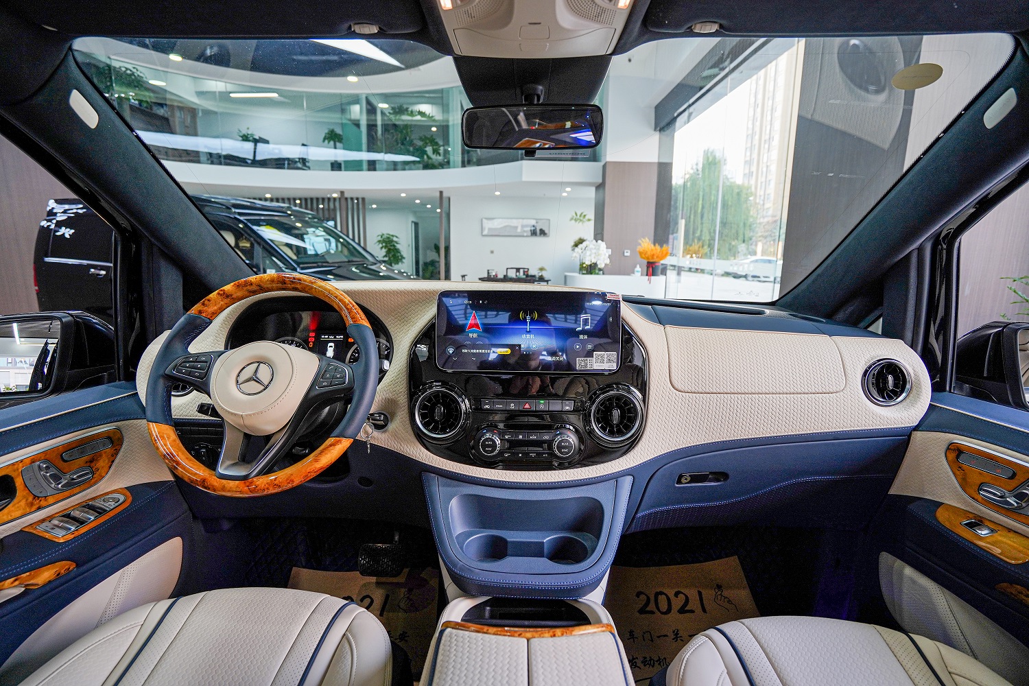 奔驰mpv商务车7座威霆和v260,奔驰mpv威霆五座落地价