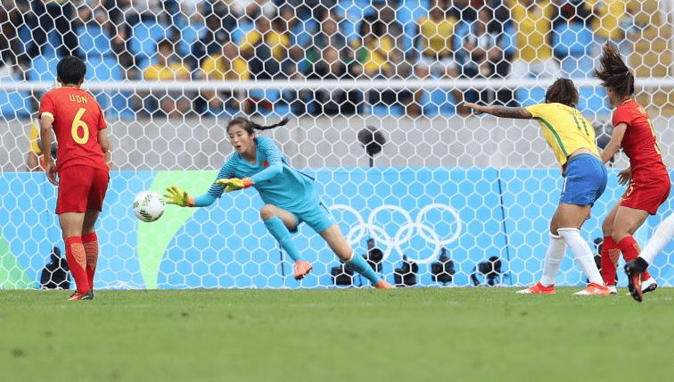 赵丽娜退役当网红,中国女足门将赵丽娜退役