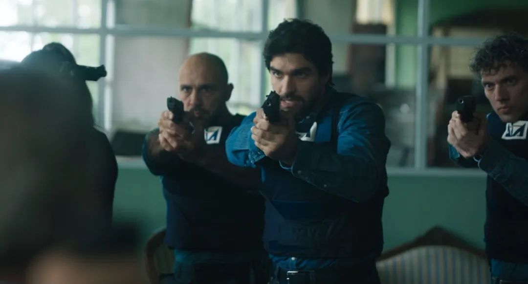 “球花”重出江湖，意大利人真就只会*ucfk**？