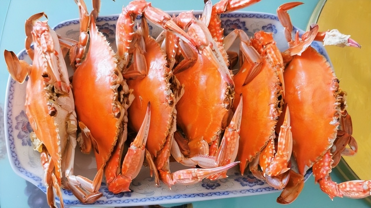 螃蟹怎么挑才好又肥又大,活螃蟹怎么挑选肥美