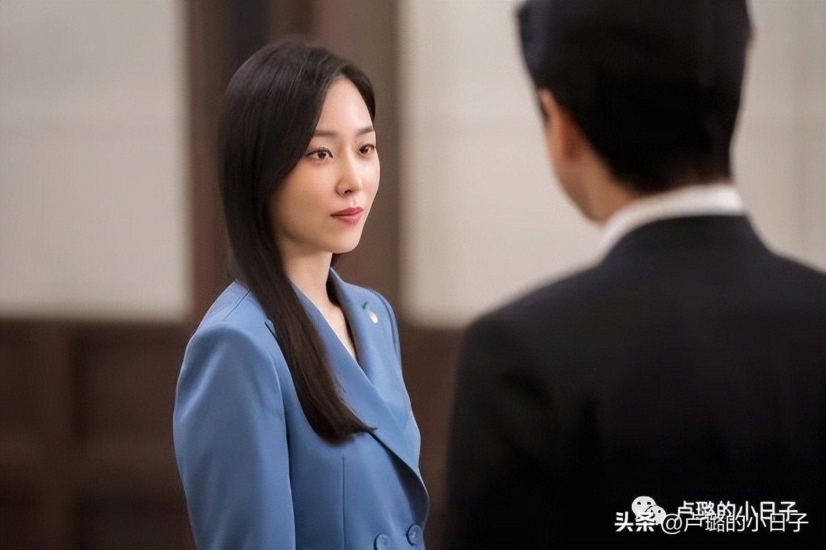 被渣男逼到流产差点自杀，从剧中穿搭就能看出女主复仇的野心