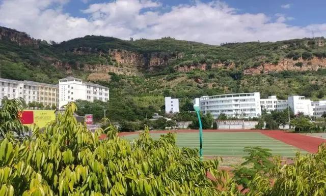 华坪女子高中有人考上北大清华吗,华坪女子高中上清华北大