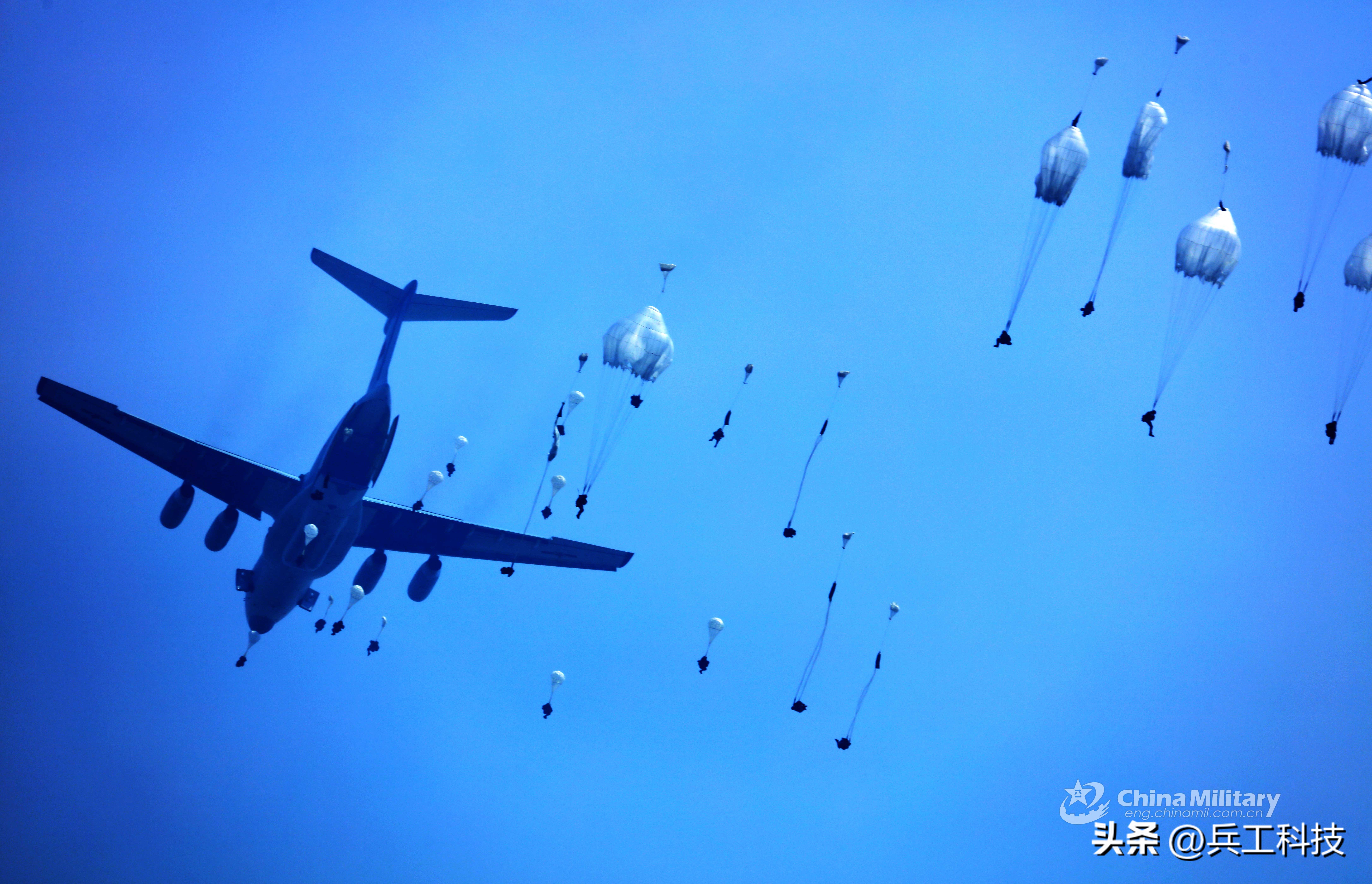 “到处能飞、随时能降”,我国重装空投能力发展