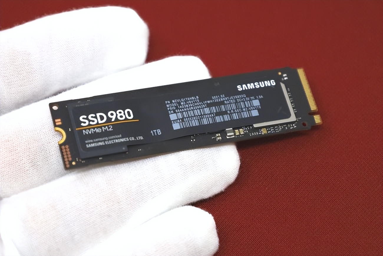 固态硬盘一线和二线哪个好,固态硬盘大比拼