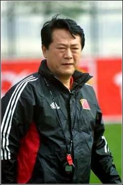 金志扬足球风格,中国足球比赛金志扬