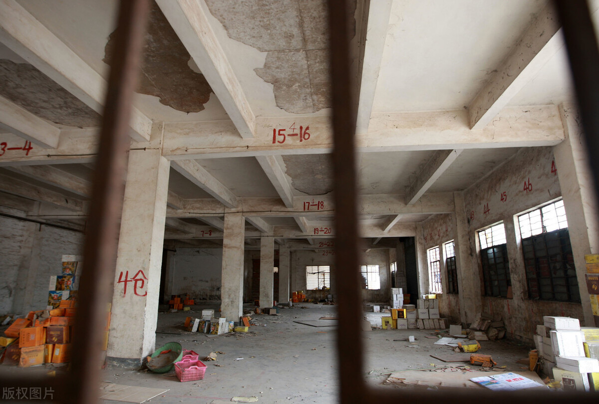 听农民大叔打开窗户说亮话“央行放水万亿”该贷贷贷,该花花花