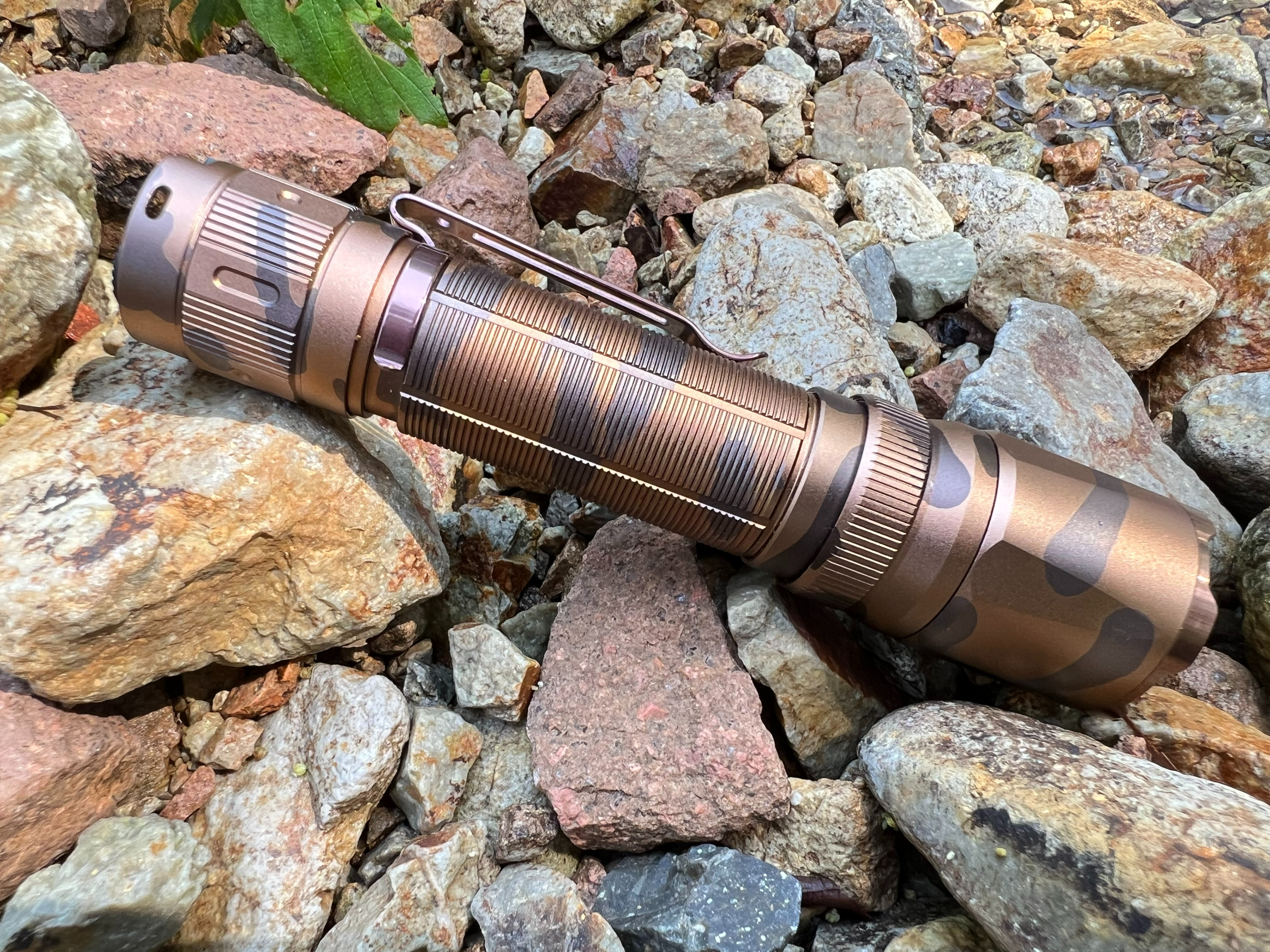 fenixtk22手电评测,fenixtk20uev2.0战术手电