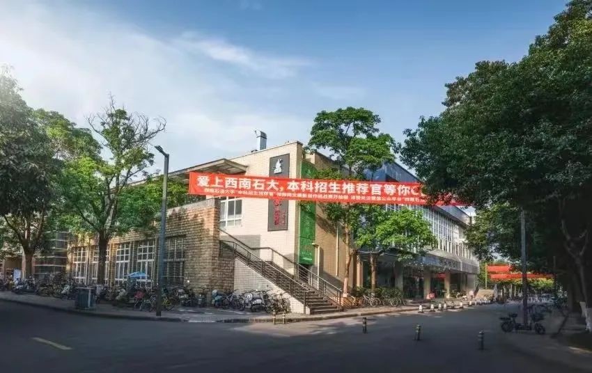 大学的食堂到底怎么样？家长能不能亲身体验？内附“超强”攻略