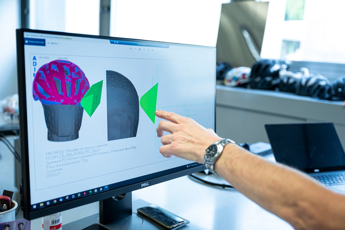 头盔强硬抗撞击不惧日常碰撞介绍,碰撞测试最好的头盔