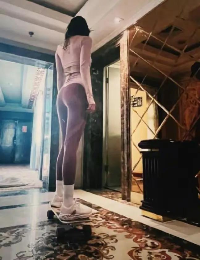 倪妮和井柏然哪一年分手的,倪妮先跟冯绍峰还是井柏然