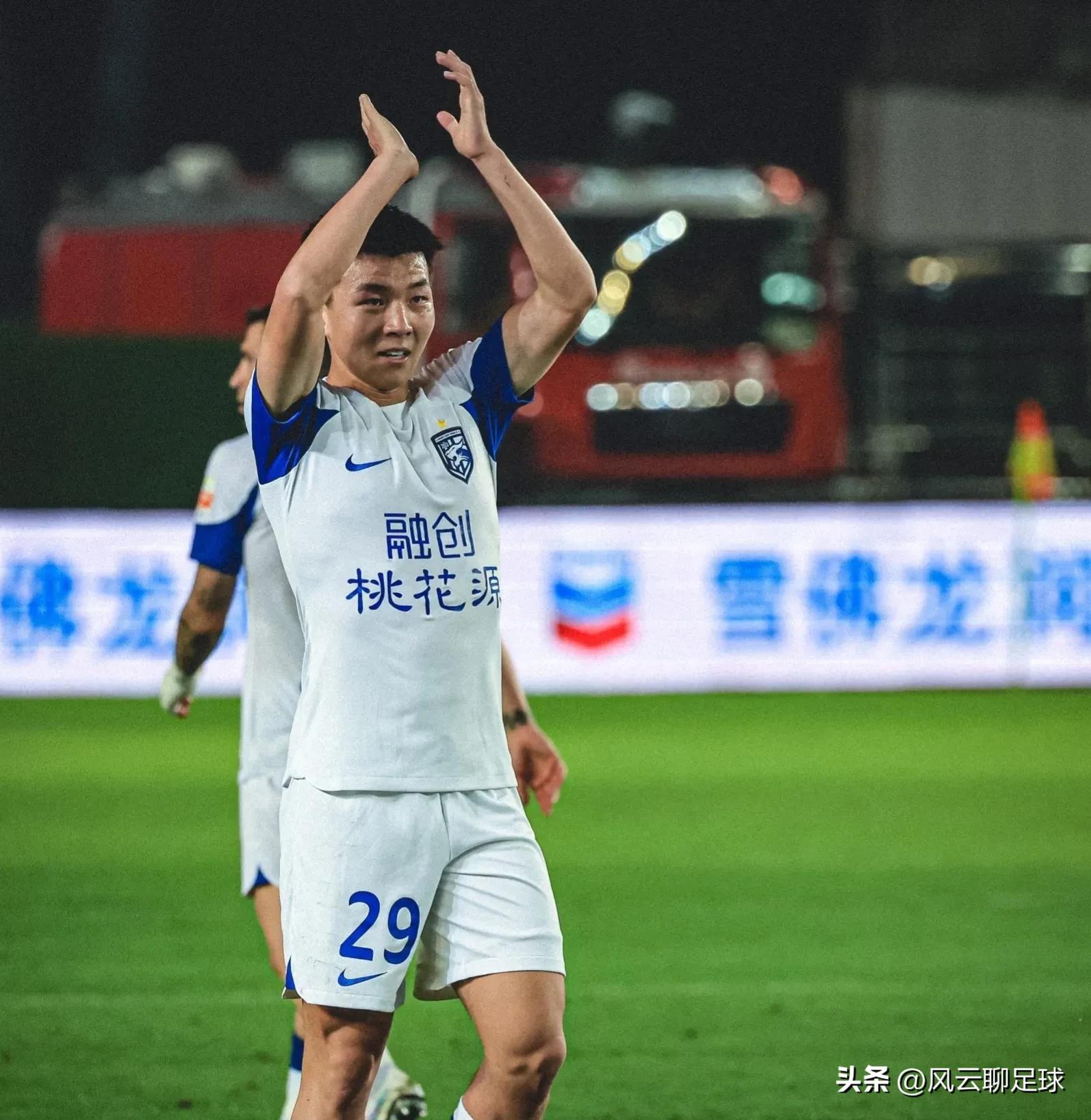 中超第23轮成都蓉城队大胜河北队,中超积分榜三镇大胜继续领跑