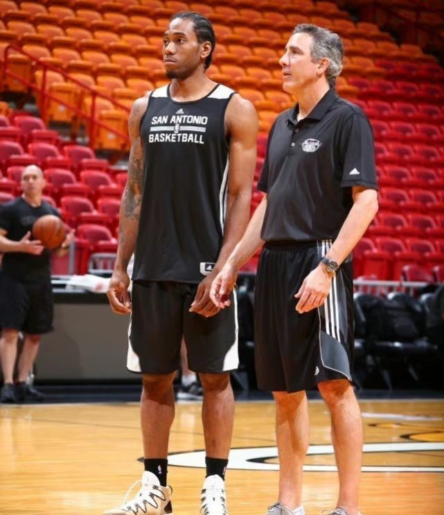 湖人老板珍妮巴斯择偶标准,珍妮巴斯公布恋情