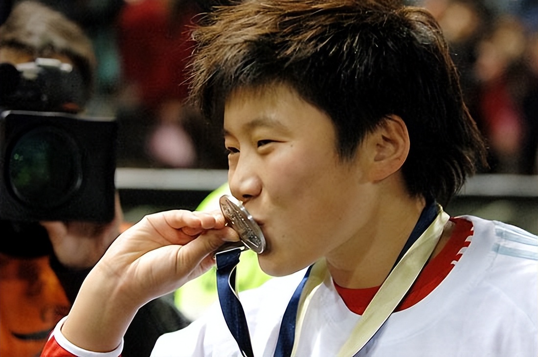 王霜与韩端马晓旭谁技术更全面,2006女足亚洲杯中国夺冠