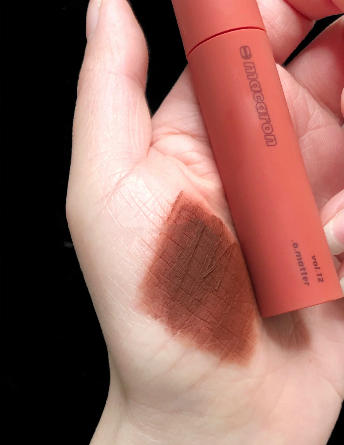 黑黄皮肤适合的滋润型口红,肤色暗黄的女生涂什么颜色的口红