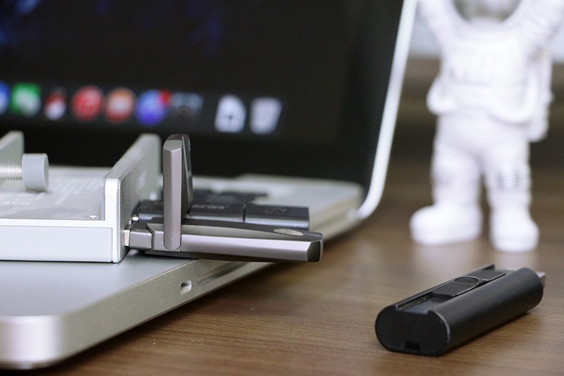 ssd固态u盘和普通u盘评测,固态U盘和闪存U盘哪个更稳定