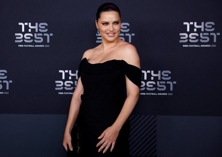 摩根世界杯梅西,梅西黑袍领奖视频