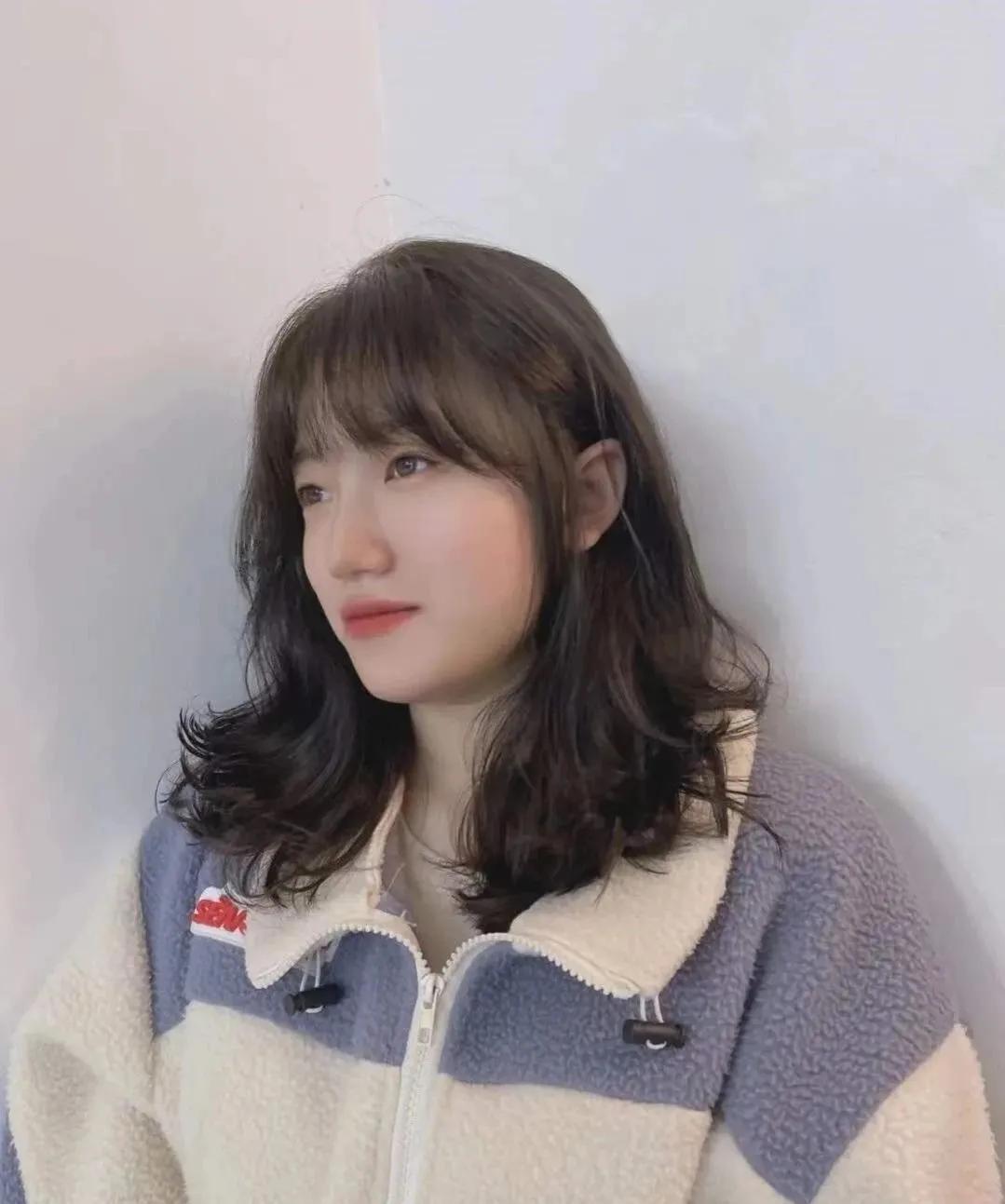 女生中长韩式浪漫气垫烫