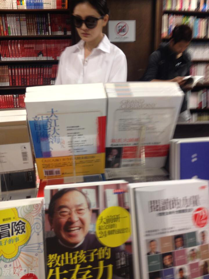 大s知道汪小菲新欢会很伤心吗,汪小菲最新微博晒给大s买衣服