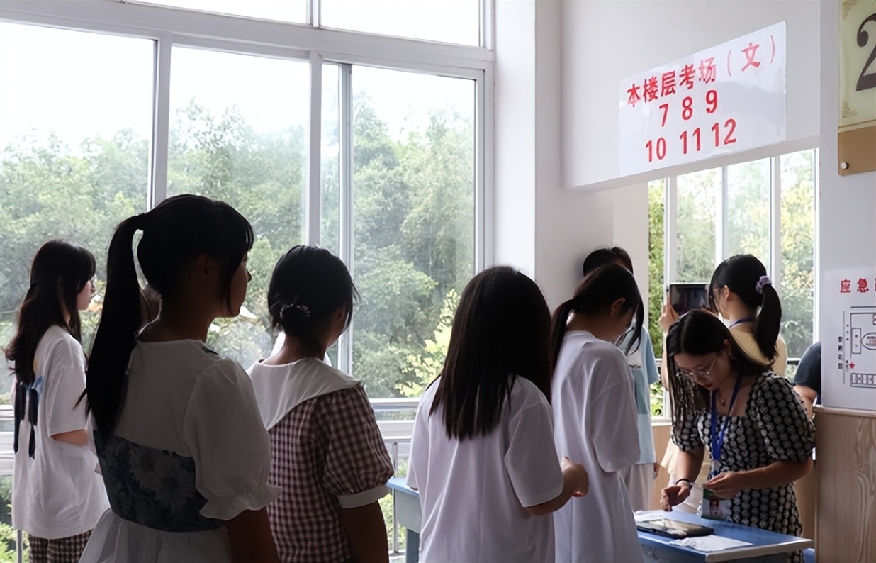 高考200多分还有必要上大专嘛,大专200分和400分有区别吗