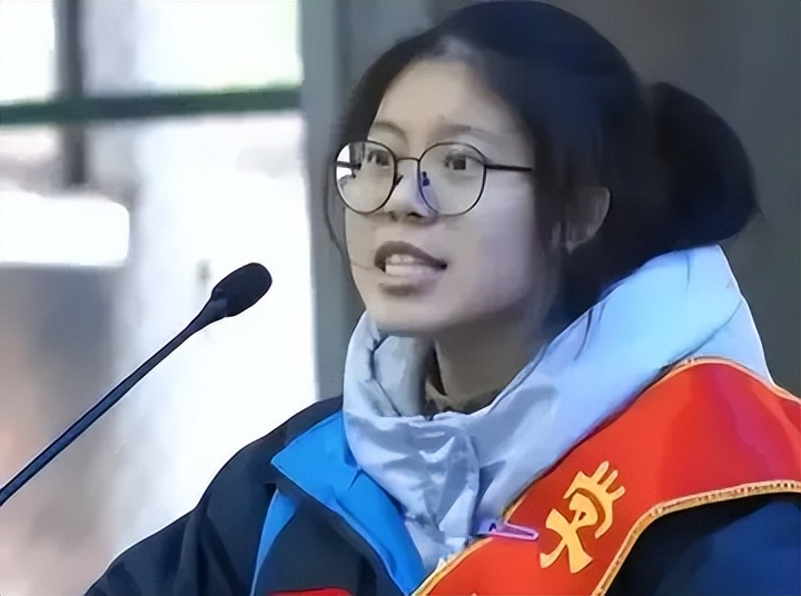 被网曝的高考誓师女孩,被骂惨的高三誓师女孩