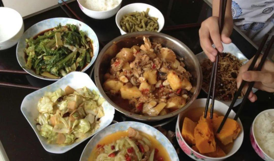 7个闺蜜花400万造房一起养老,5个闺蜜200万同居养老