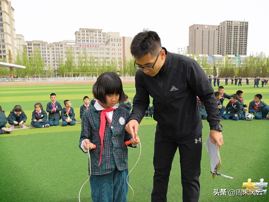 体育课跳大绳公开课优质课,小学体育课并脚跳绳优秀公开课