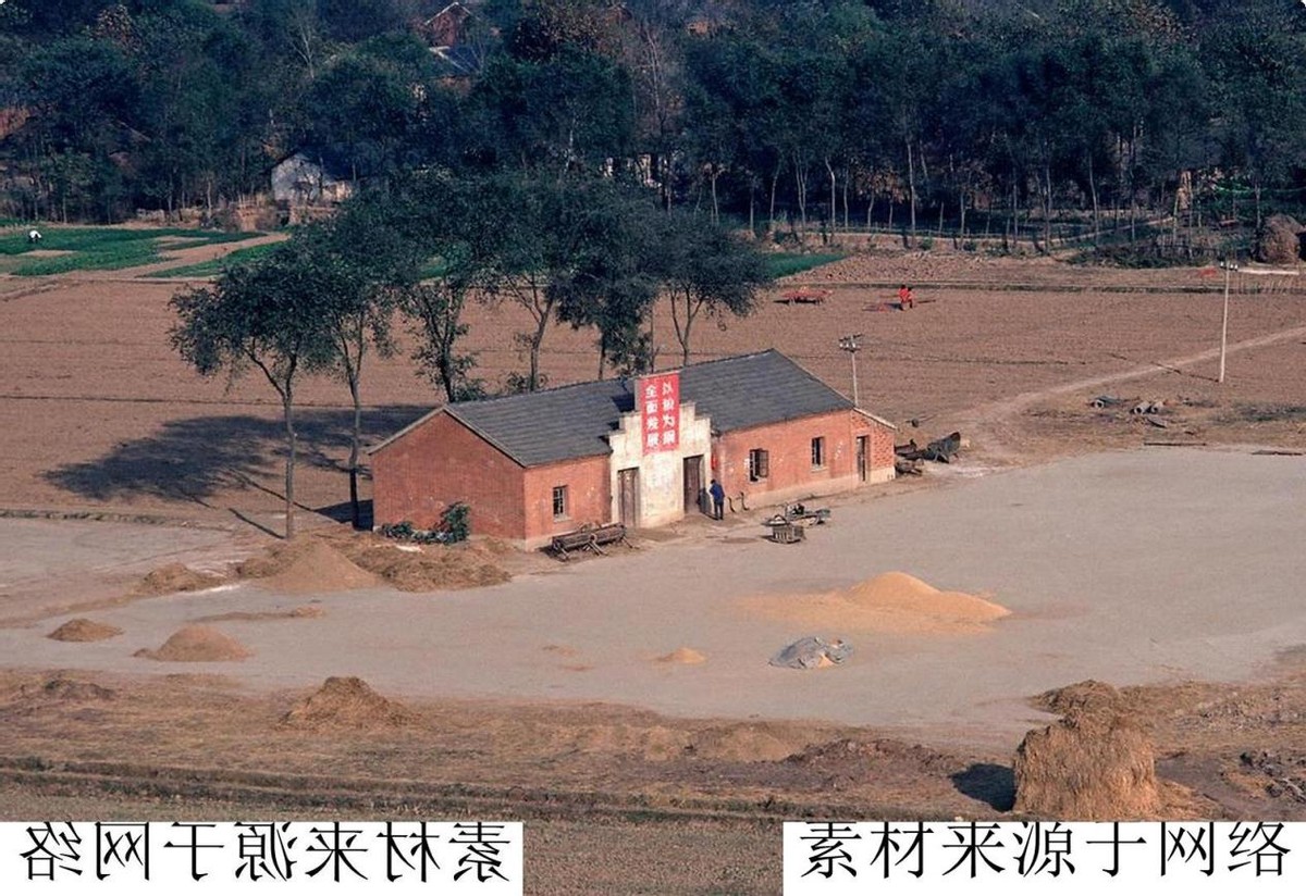 爷爷出殡当天家里来了一个年轻人,爷爷去世葬礼上来了一位陌生人