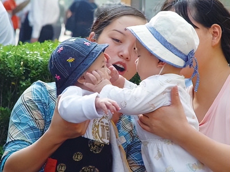 三胎催生未果，又有专家发表了“新思路”，年轻人表示犯了愁！