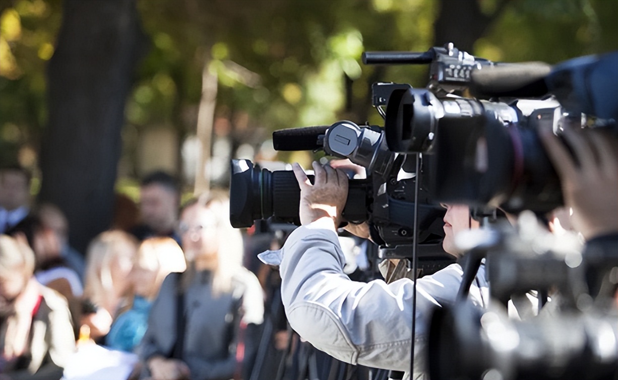 泰国皇后妮莎百科,泰国皇后妮莎颜值