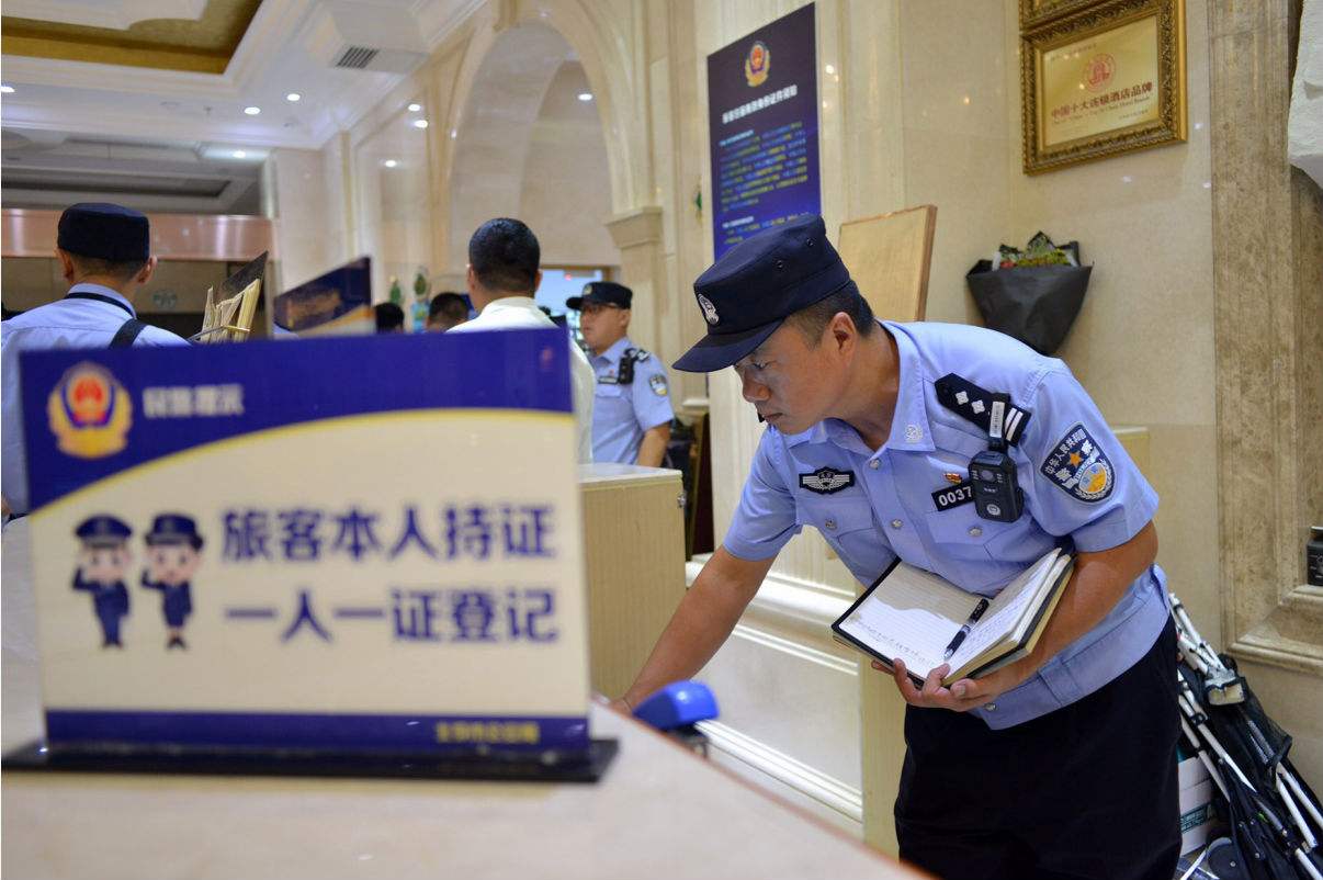 男女住酒店违法吗,男女自愿同住酒店合法吗