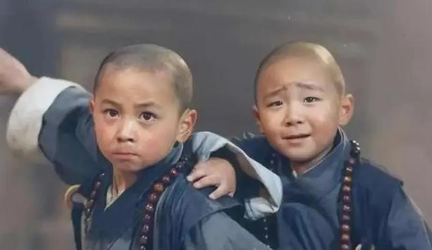 童星4岁身价千万成年街头打工,郝邵文现状曝光