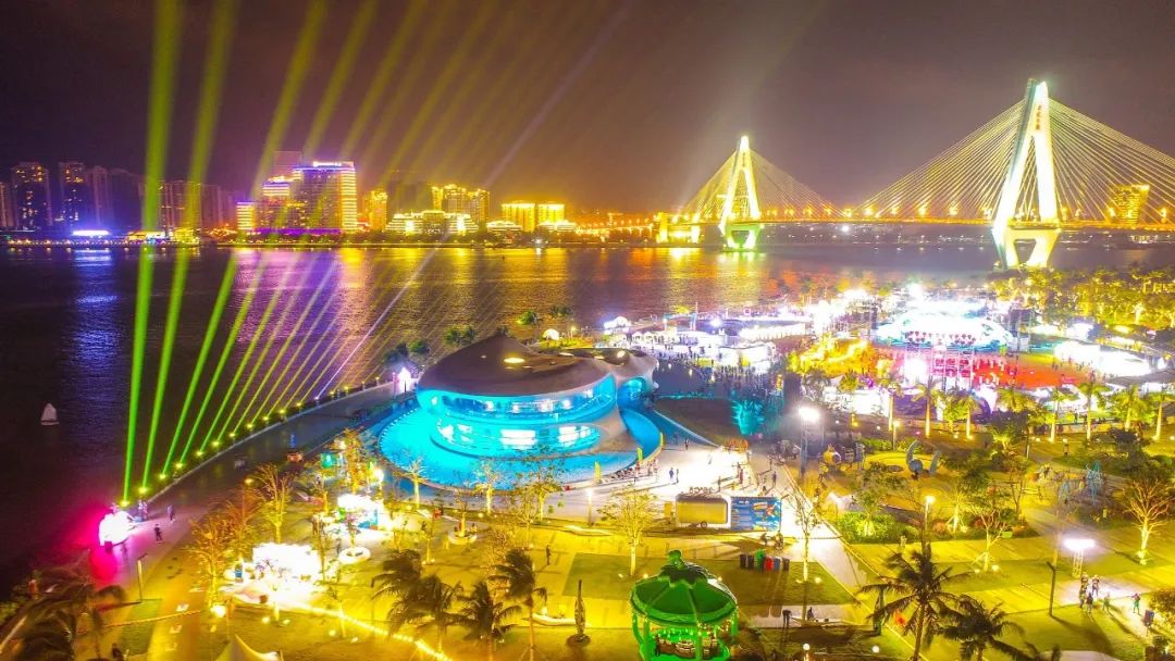 *共中**中央、国务院印发《扩大内需战略规划纲要（2022－2035年）》