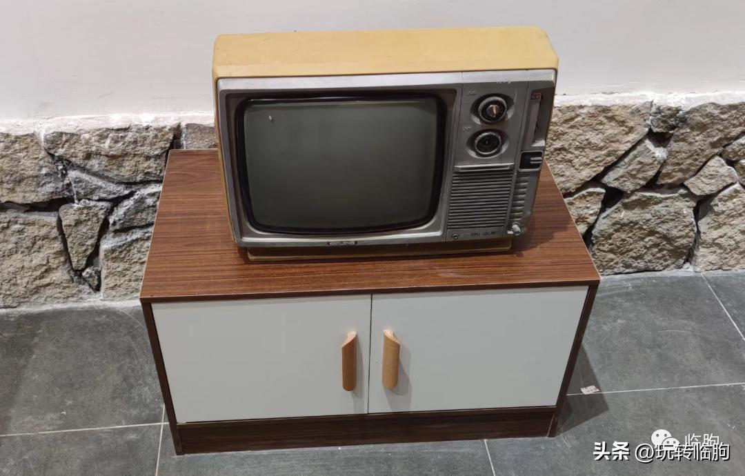 我家的电视自己打开,我家的电视